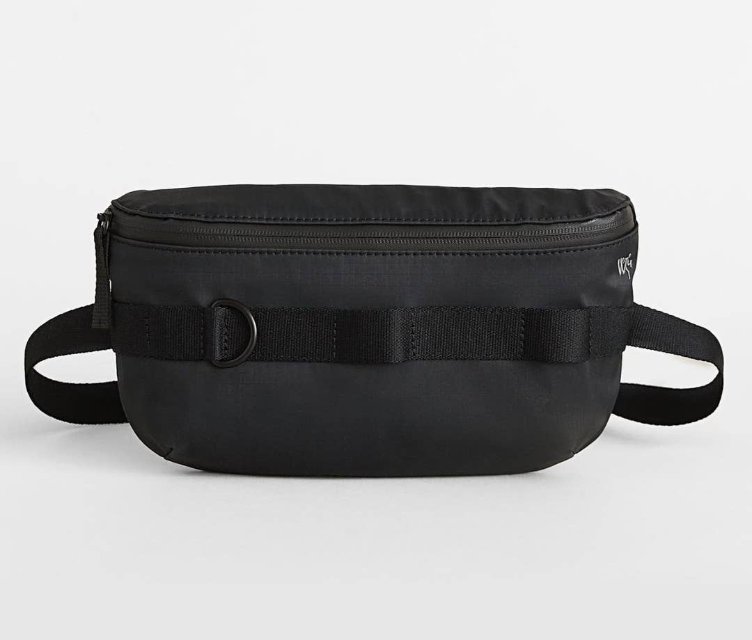 You want the Les Essentiels Siza ECONYL® waist pack